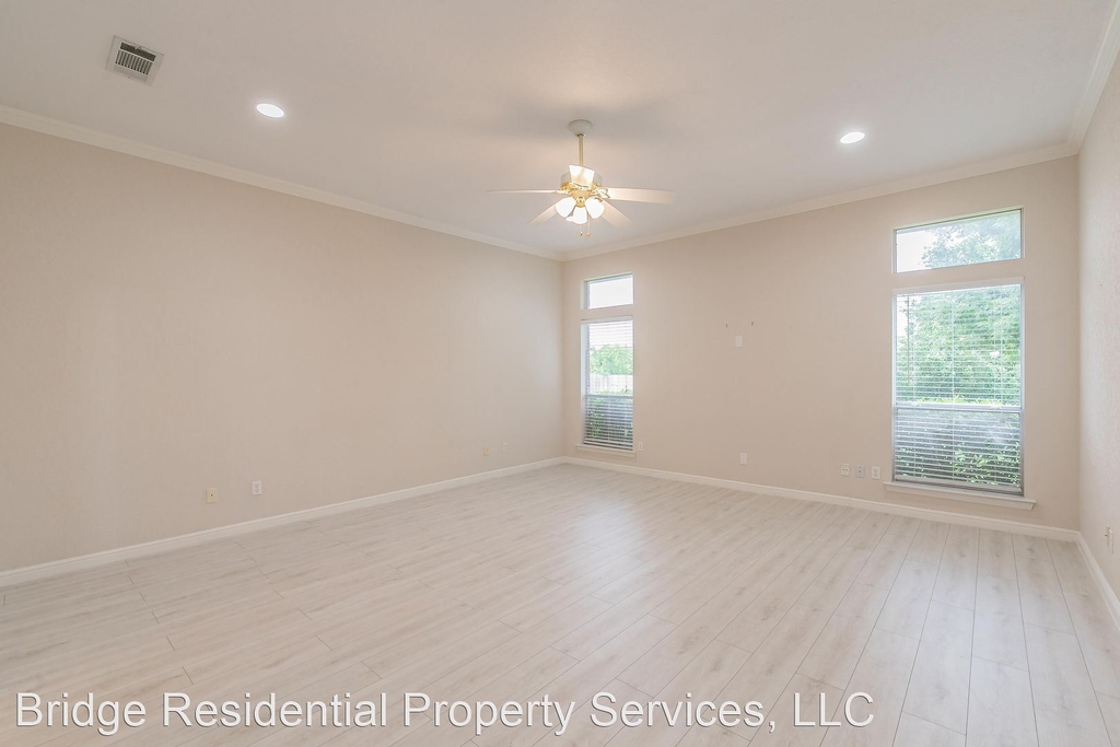 6376 Newport Court - Photo 15