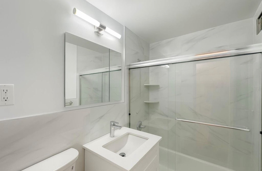 225 East 10th Street - Photo 4