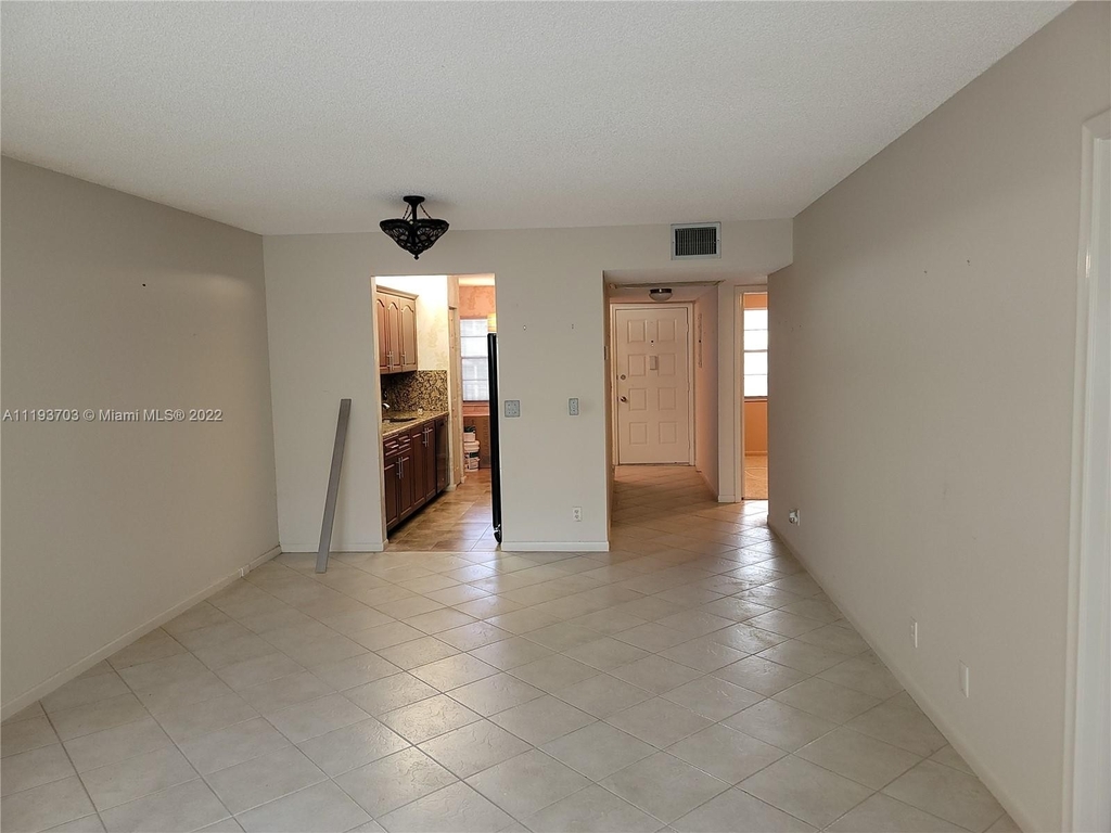 1251 Sw 125th Ave - Photo 8