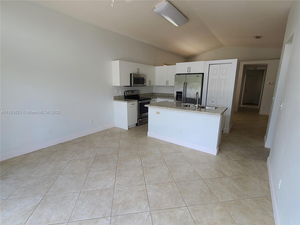 18088 Sw 30th Ct - Photo 2