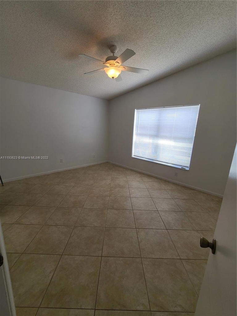 18088 Sw 30th Ct - Photo 4