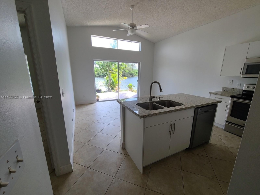 18088 Sw 30th Ct - Photo 3