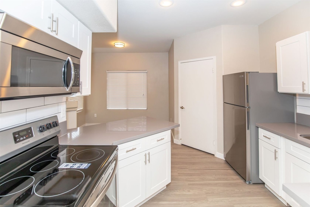 4800 E. Tropicana Ave - Photo 3