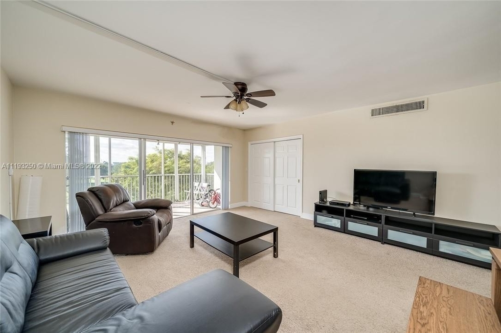 3050 N Palm Aire Dr - Photo 10