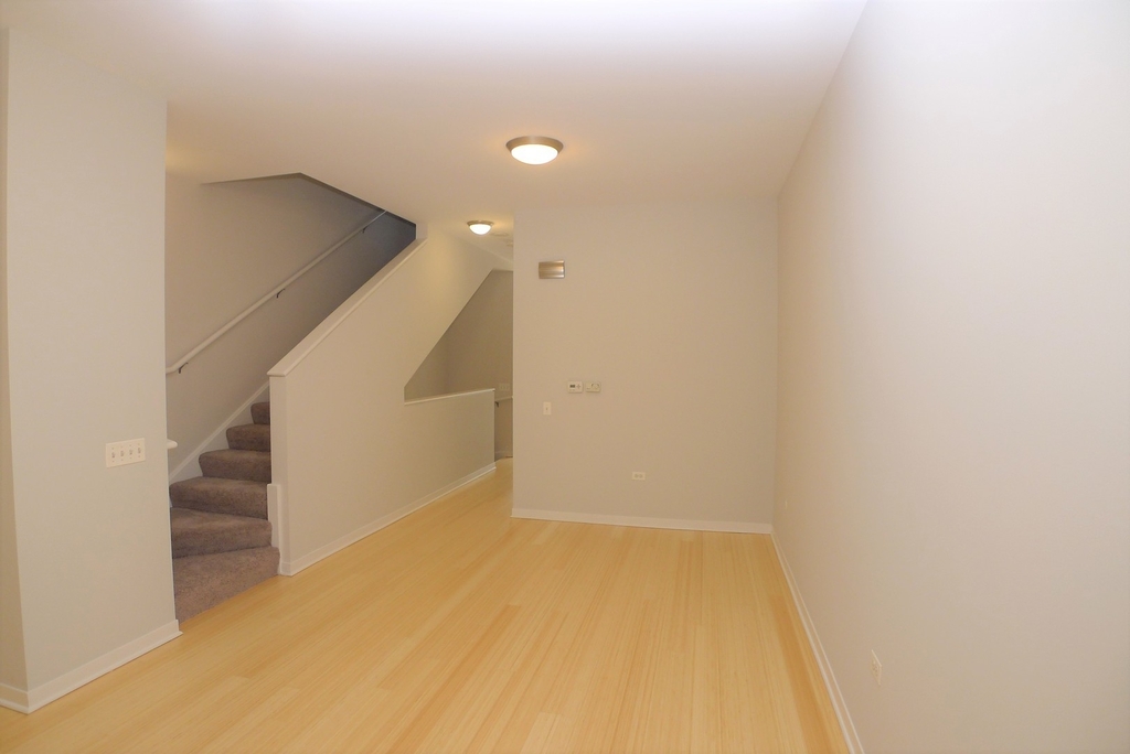 466 W Elm Street - Photo 8