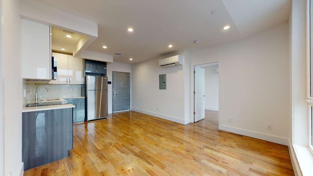 13828 queens blvd - Photo 3