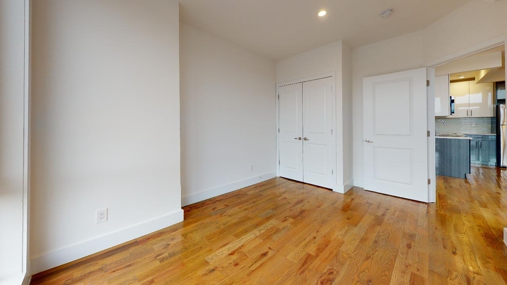 13828 queens blvd - Photo 10