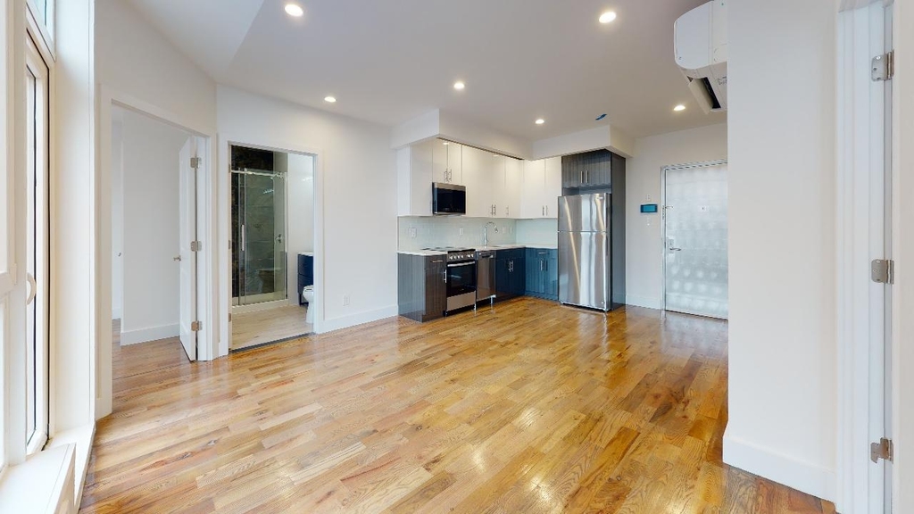 13828 queens blvd - Photo 5