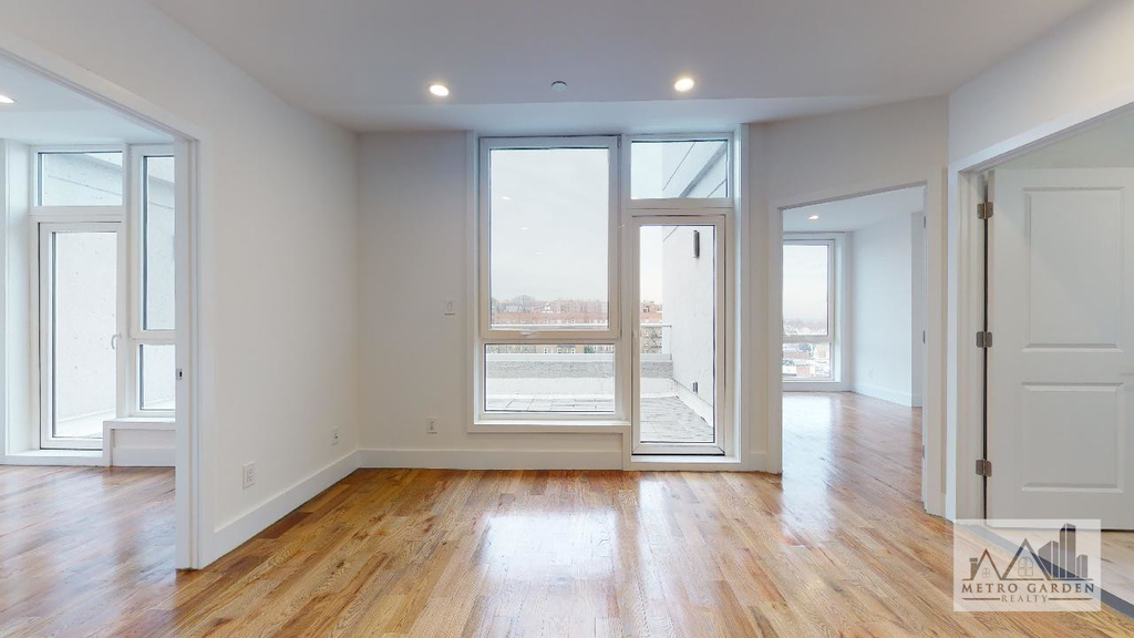 13828 Queens Boulevard - Photo 2