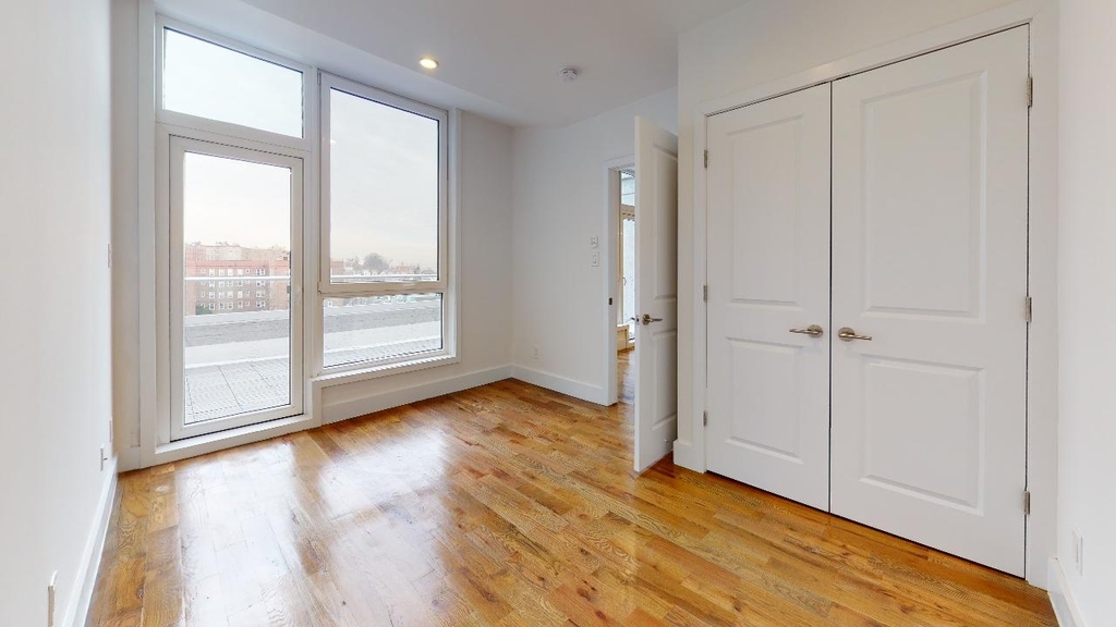 13828 queens blvd - Photo 8