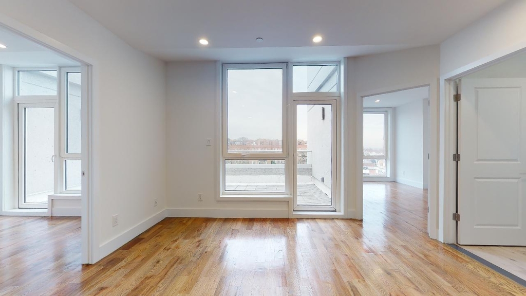 13828 queens blvd - Photo 2