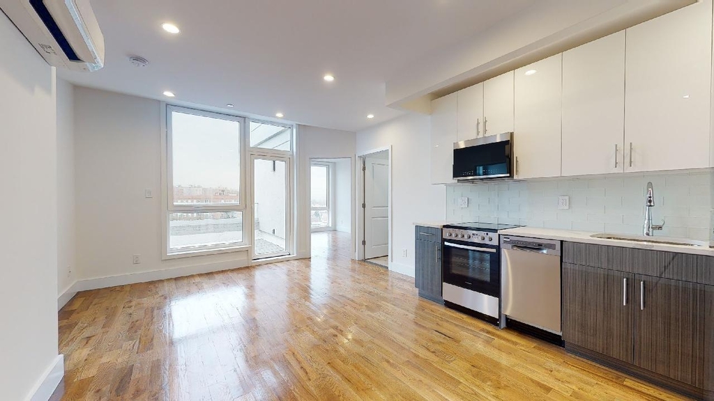 13828 queens blvd - Photo 1