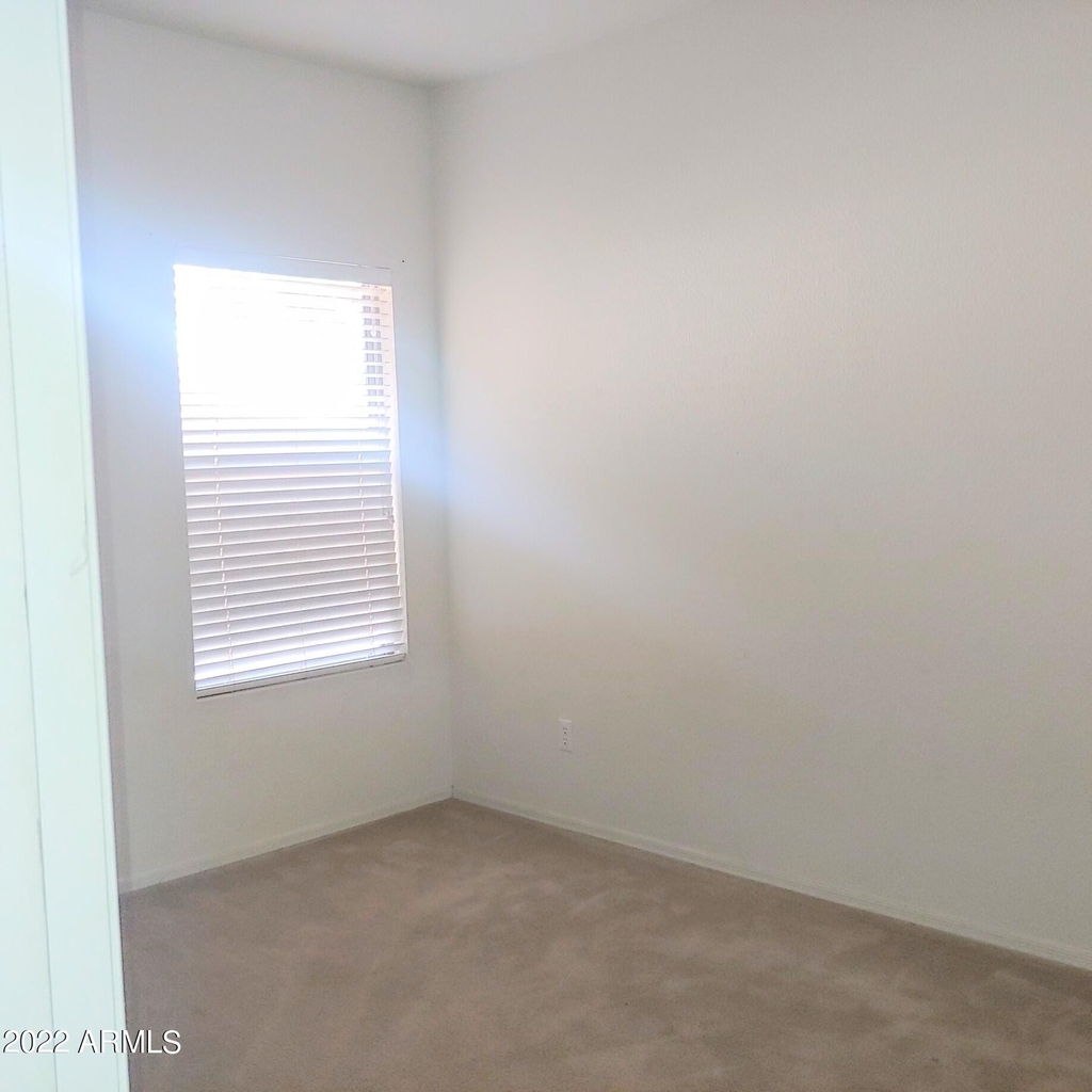 625 W Silver Reef Court - Photo 17