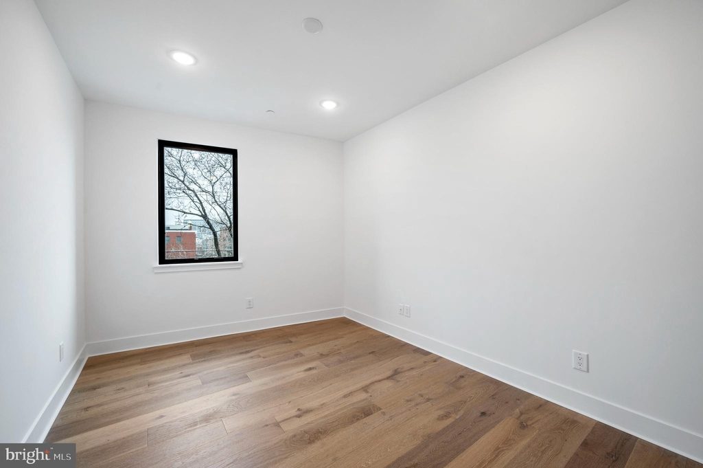 1801 Fairmount Avenue - Photo 10