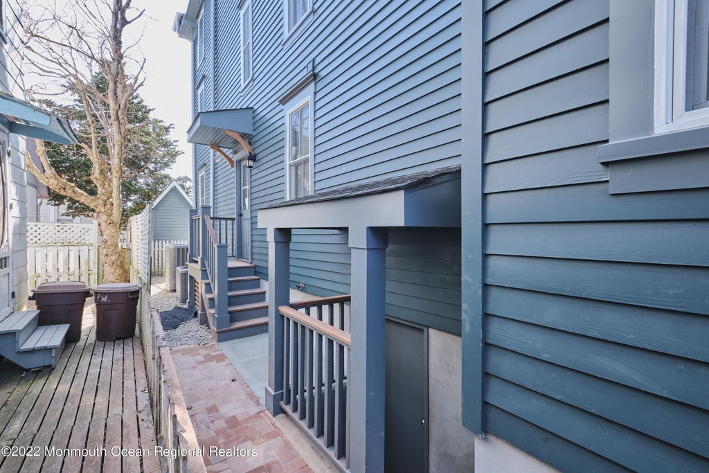 64 Webb Avenue - Photo 1