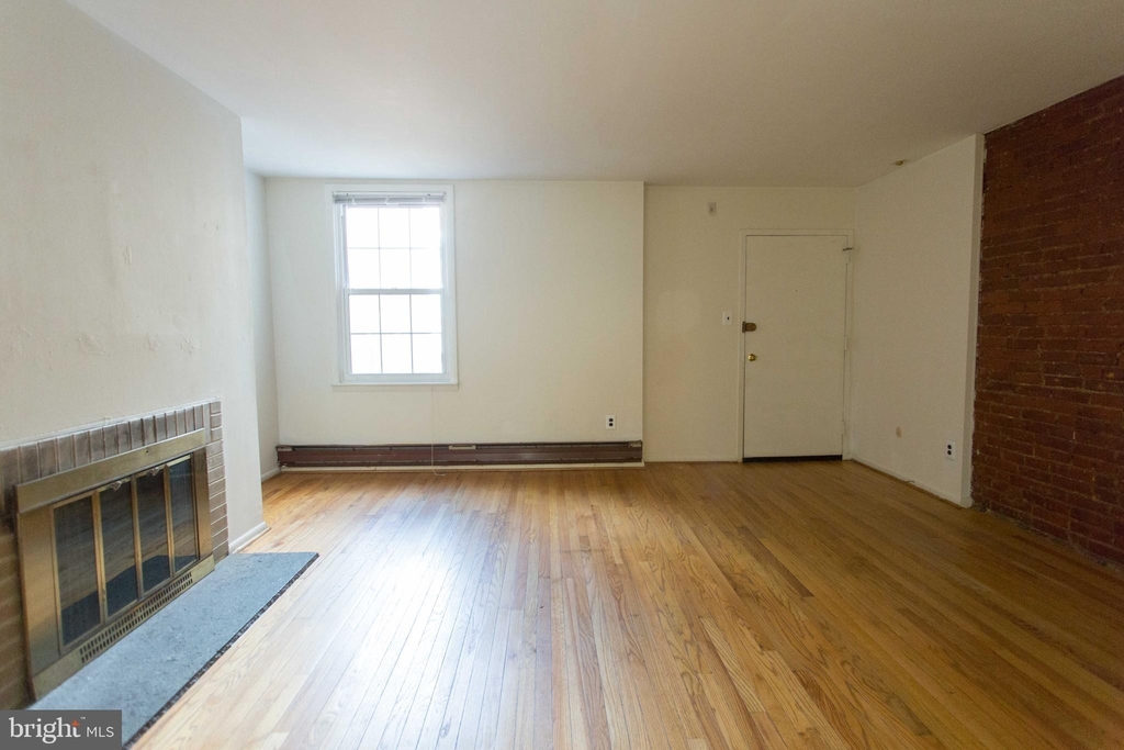 727 Spruce Street - Photo 2