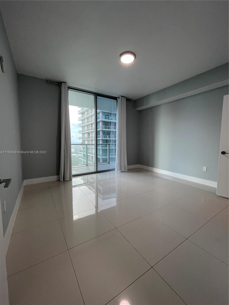 1111 Sw 1st Ave - Photo 13