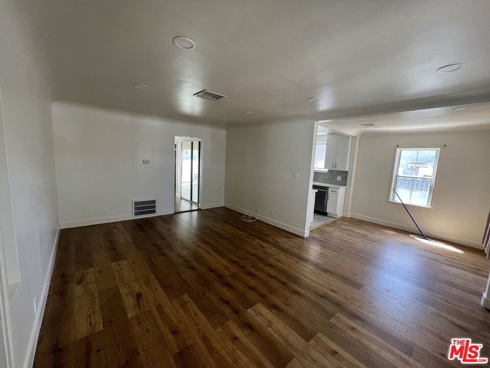 5644 Cartwright Ave - Photo 3