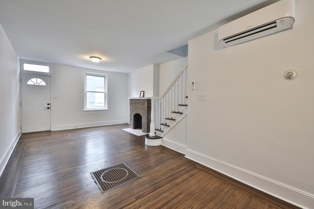 1308 E Oxford Street - Photo 1