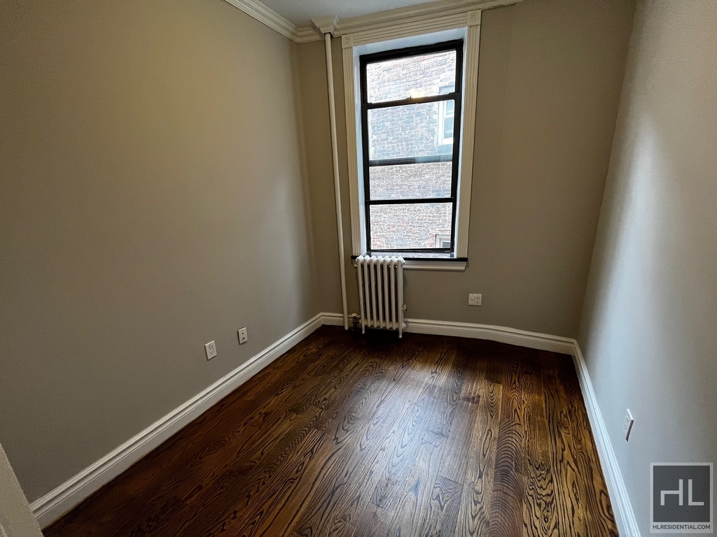 326 East 35th Street - Photo 4