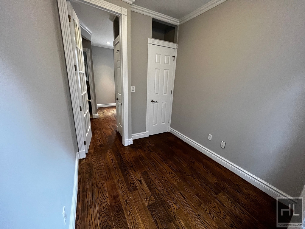 326 East 35th Street - Photo 3