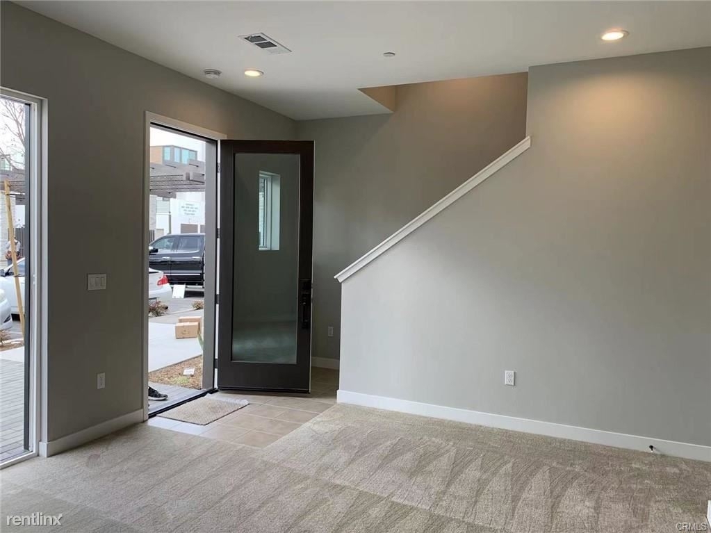 2057 Rosecrans Avenue - Photo 2