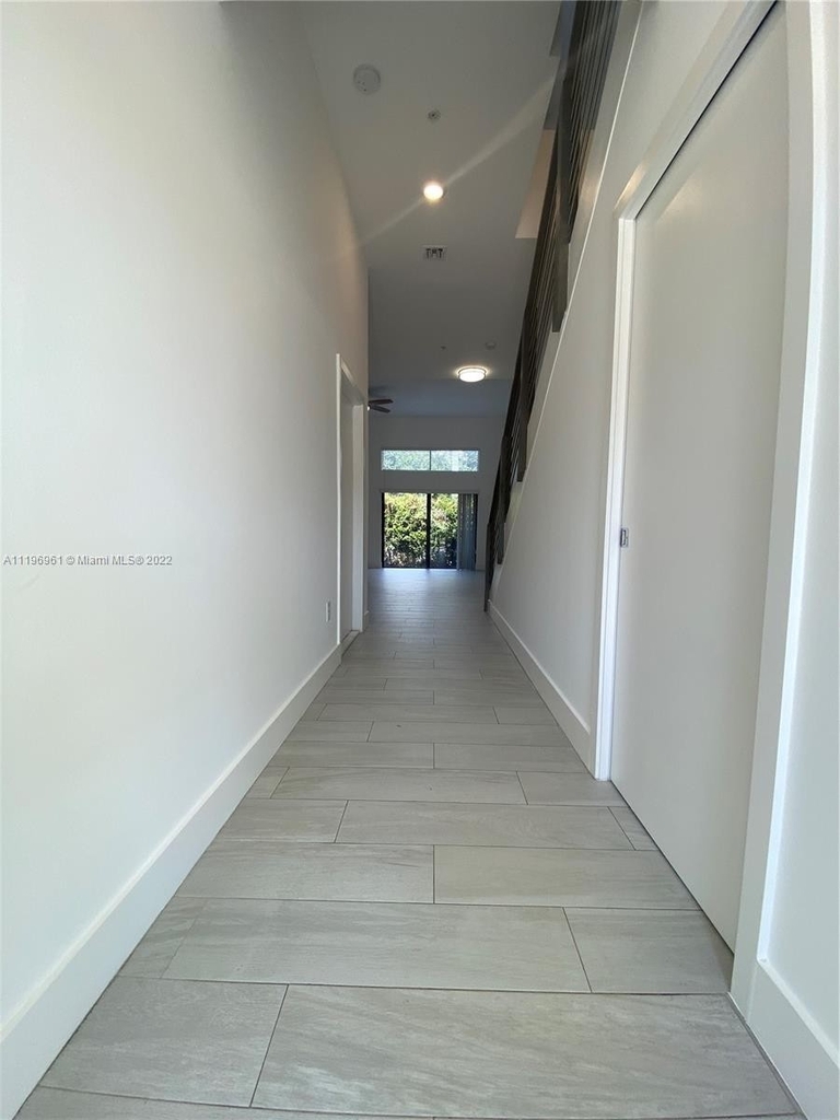 909 Nw 45th Terrace - Photo 1