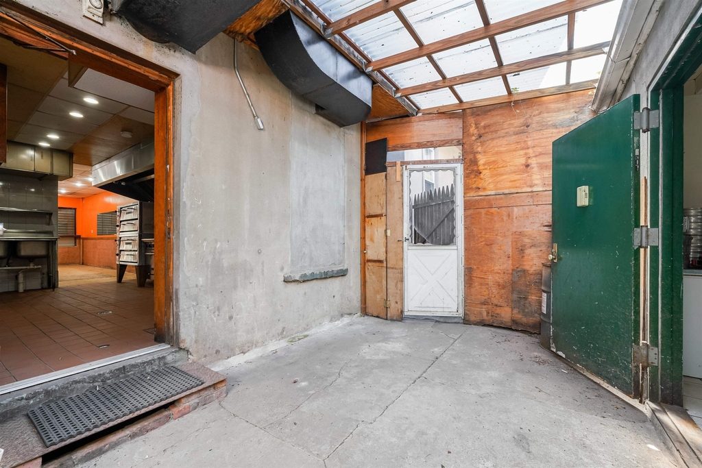 228 Willow Ave - Photo 5