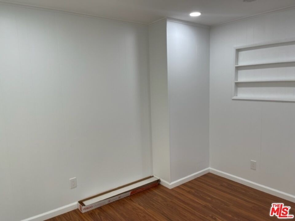 8306 Belford Ave - Photo 17