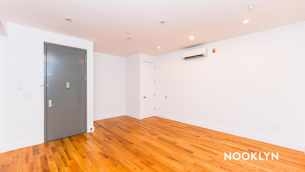 890 Madison Street - Photo 4