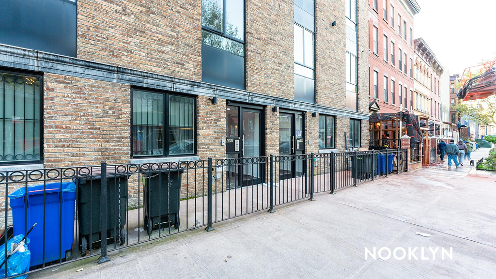 890 Madison Street - Photo 17