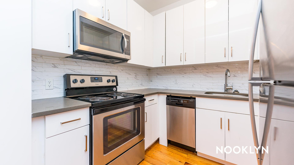 890 Madison Street - Photo 2
