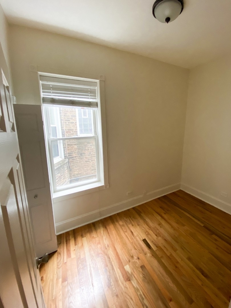 831 N Damen Avenue - Photo 3