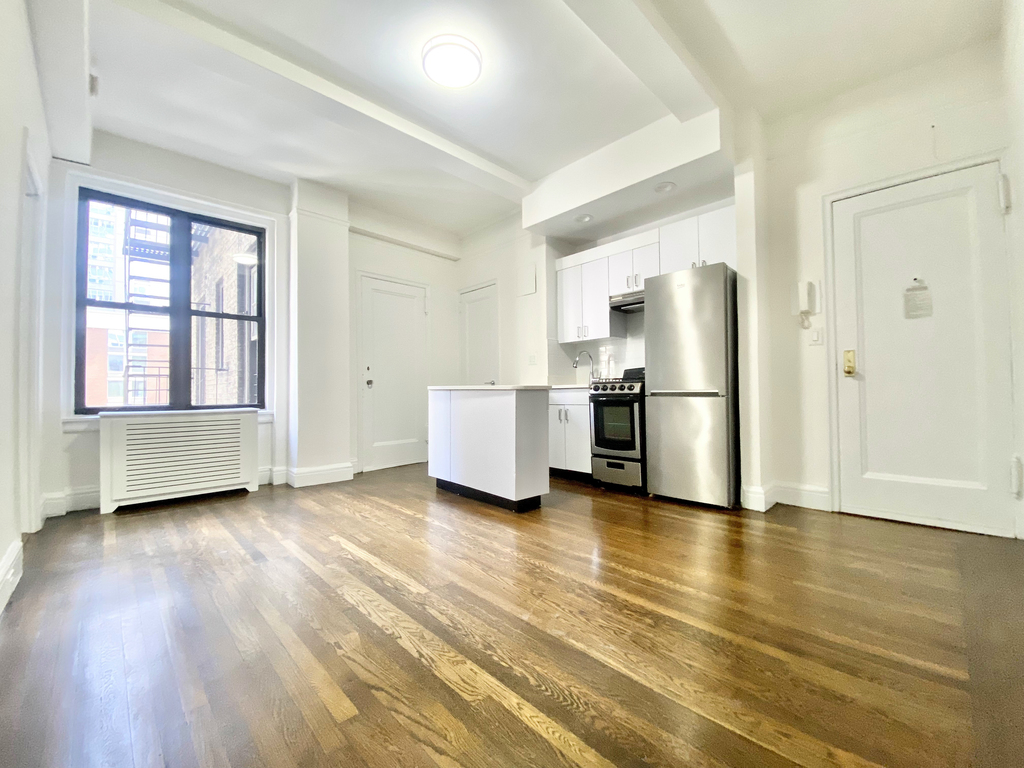 140 East 46th Street - Photo 0