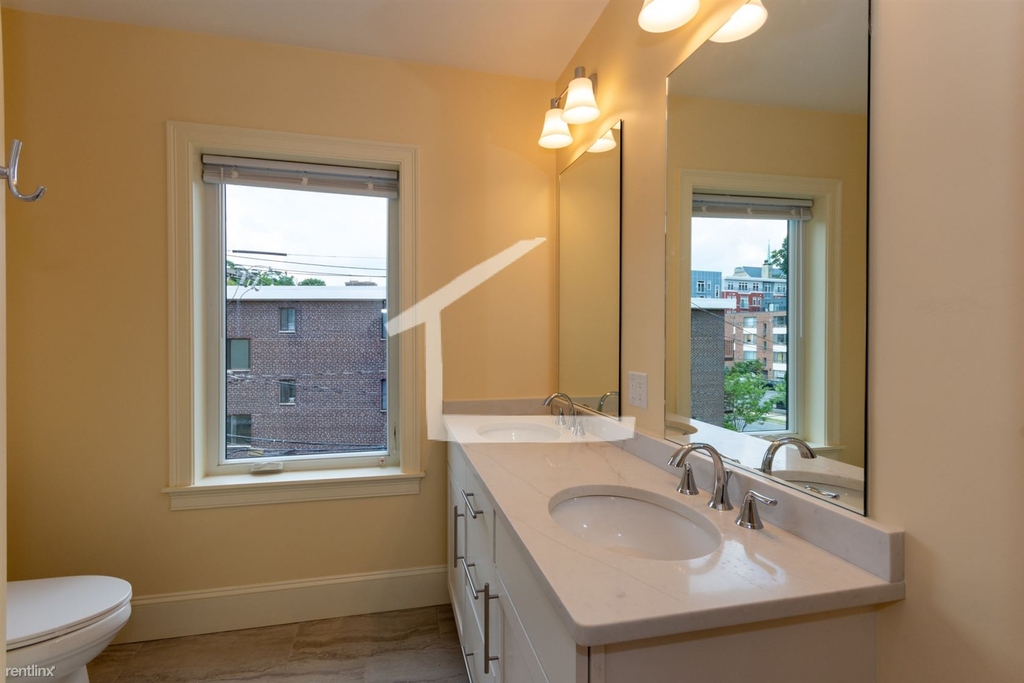 120 Tremont St Apt 1 - Photo 11