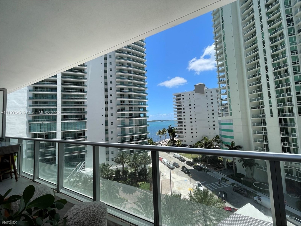 1300 Brickell Bay Dr Apt 806 - Photo 2