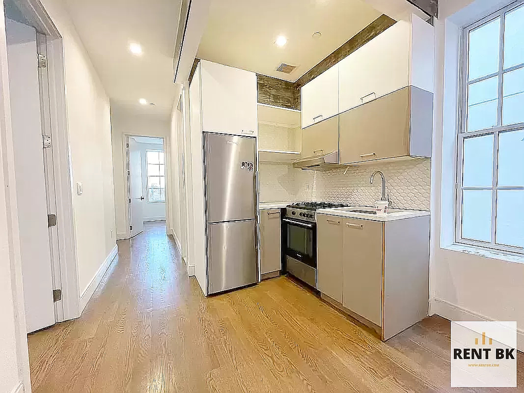 527 Knickerbocker Avenue - Photo 2