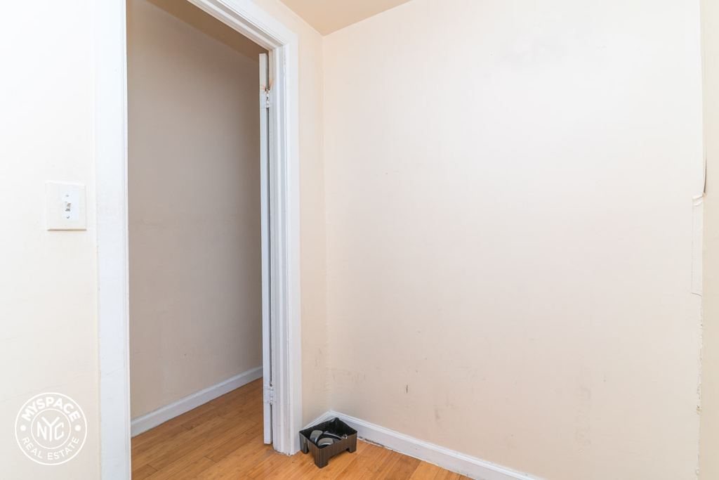 581 Franklin Avenue - Photo 12