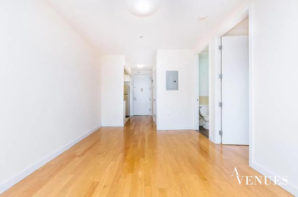 924 Metropolitan Avenue - Photo 3