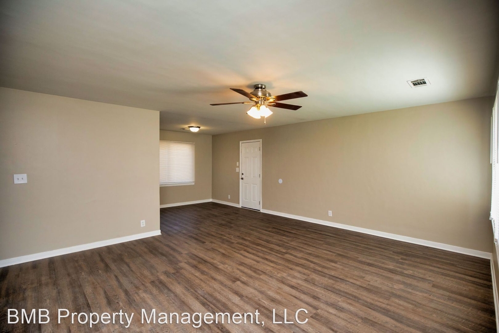 942 Parkwood Court - Photo 2