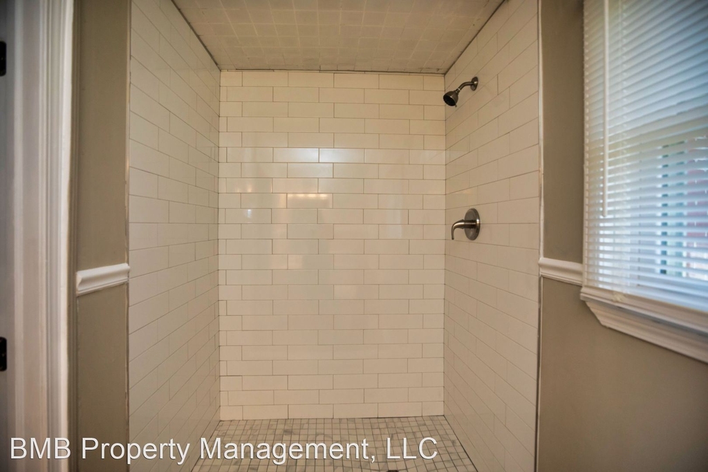 942 Parkwood Court - Photo 14