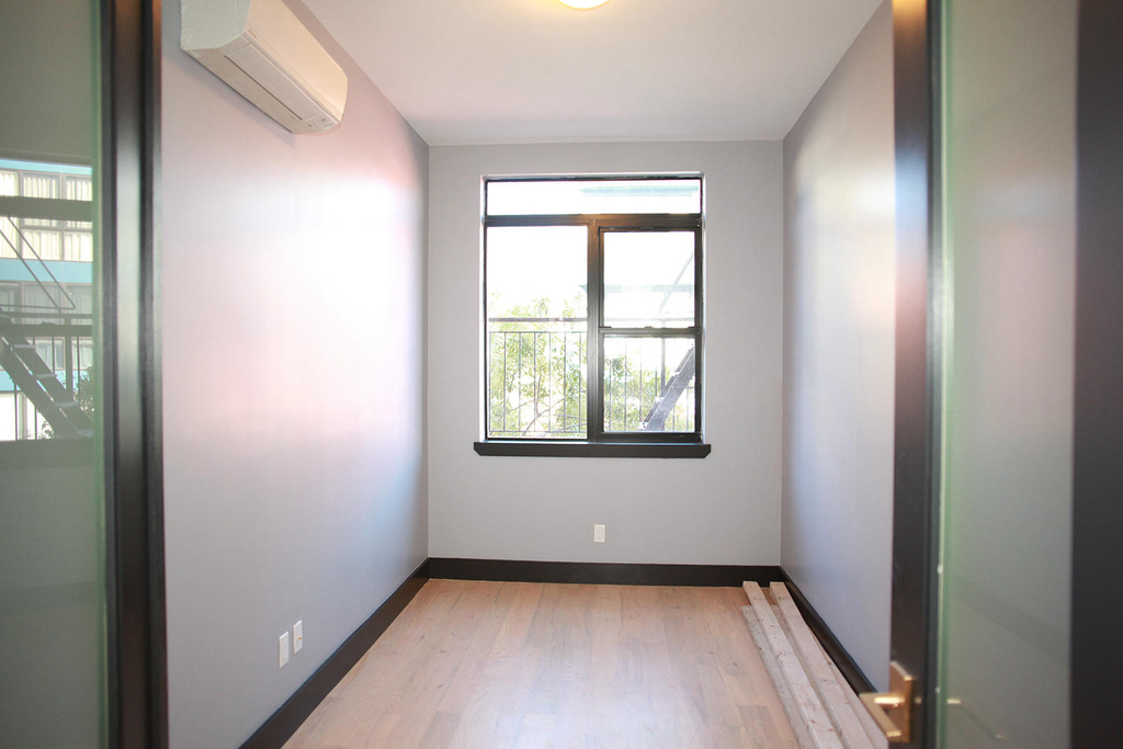 148 Meserole Street - Photo 9