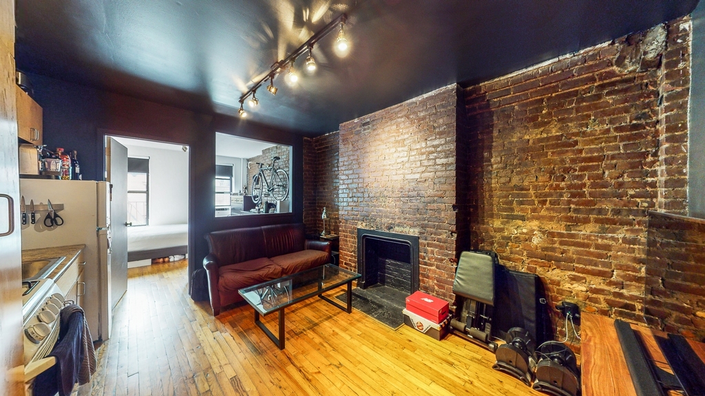 309 East 9th Street - Photo 1