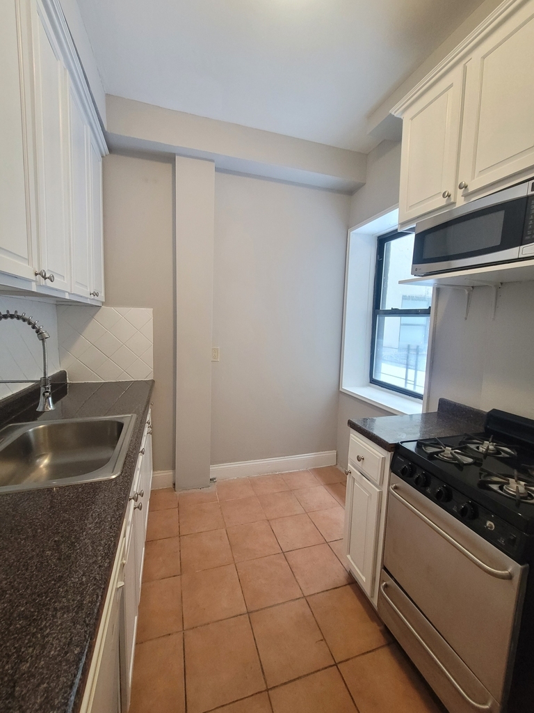 330 East 100th Street, New York, NY 10029 - Photo 7