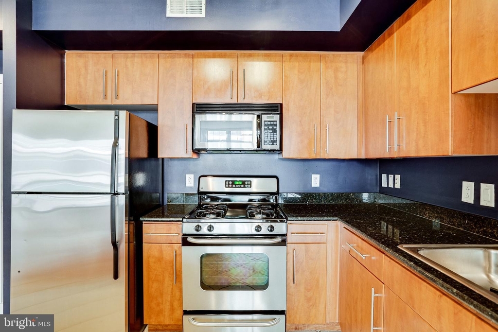 1021 N Garfield St #501 - Photo 4