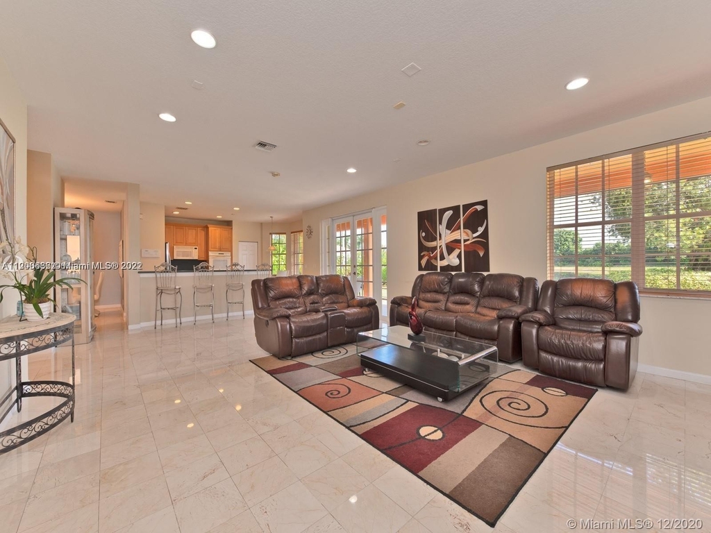 665 Nandina Dr - Photo 4