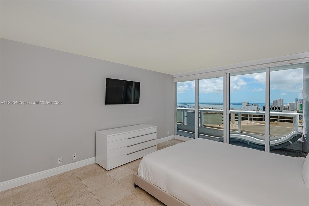 1717 N Bayshore Dr - Photo 16