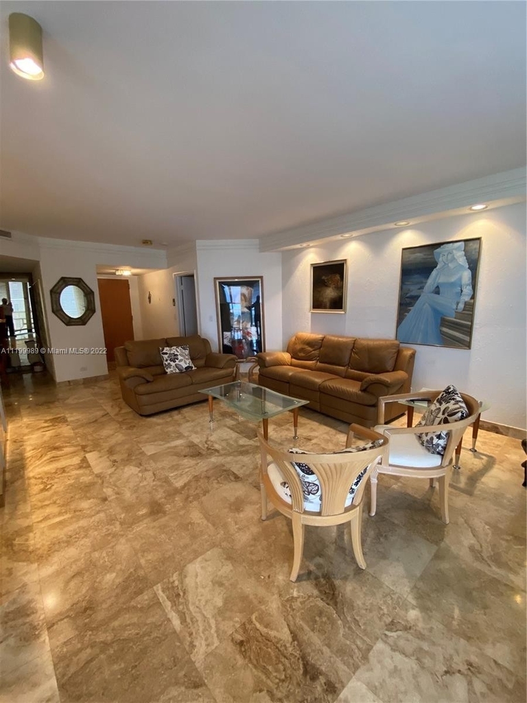 20191 E Country Club Dr - Photo 15