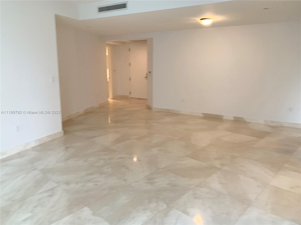 901 Brickell Key Blvd - Photo 0