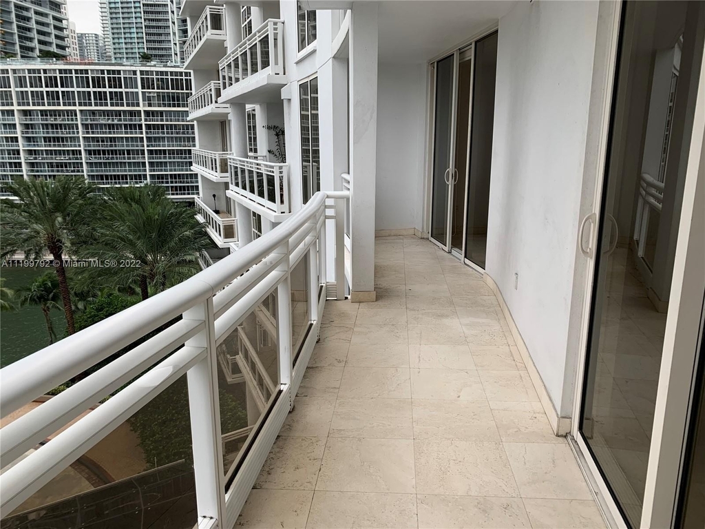 901 Brickell Key Blvd - Photo 4